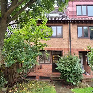 https://house-spacious-and-elegant-with-en-suites-in-canary-wharf.cambridgehotelsuk.com